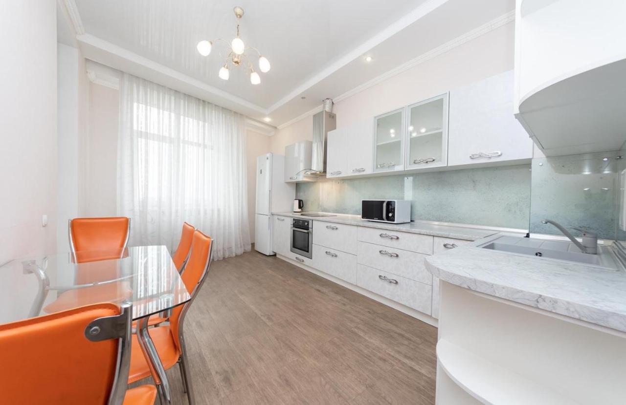 Апартаменти Люкс Класу В Новому Будинку В Центрі Kiew Exterior foto