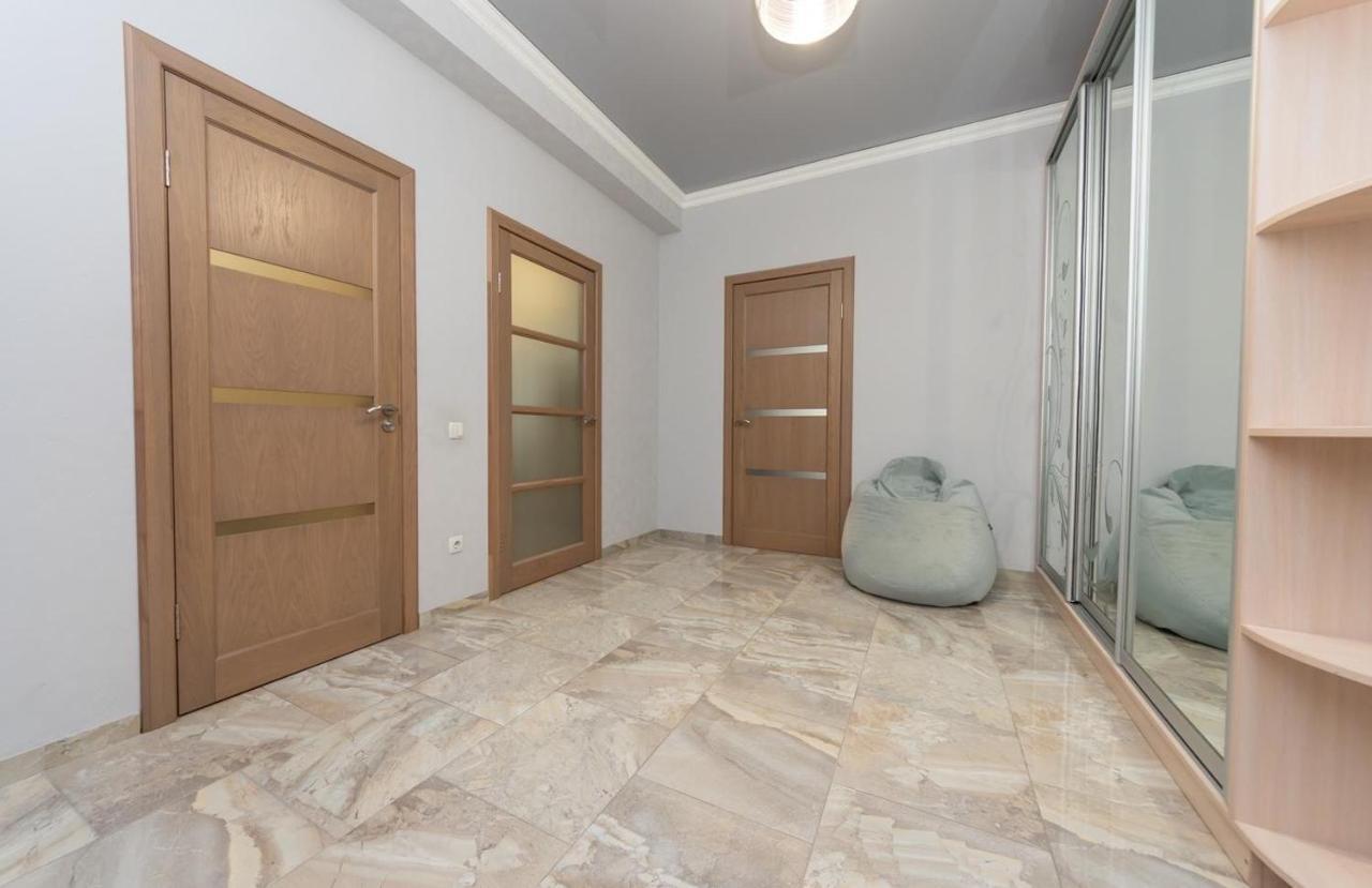 Апартаменти Люкс Класу В Новому Будинку В Центрі Kiew Exterior foto